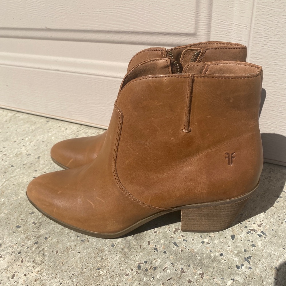 FRYE Jennifer ankle boots